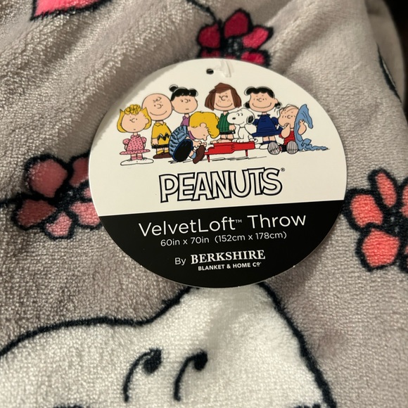 New Peanuts Snoopy Flowers Berkshire 60x70 Throw Blanket - Picture 2 of 2
